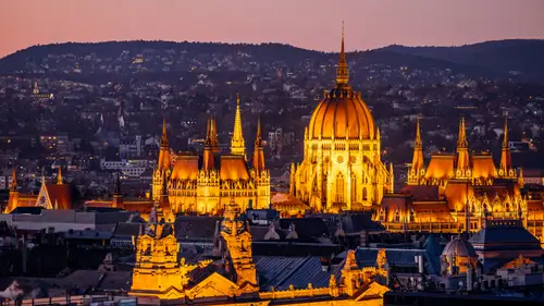 3840x2160 Desktop Wallpaper - 匈牙利国会大厦夜景4K电脑壁纸