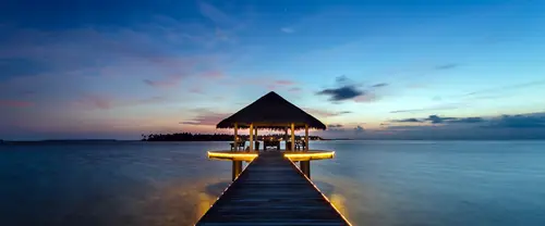 3840x1600 Ultrawide Wallpaper - 海边日落小屋木栈道超宽屏壁纸