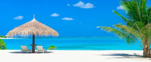 3840x1600 Ultrawide Wallpaper - 海岛沙滩椰树遮阳伞超宽屏壁纸