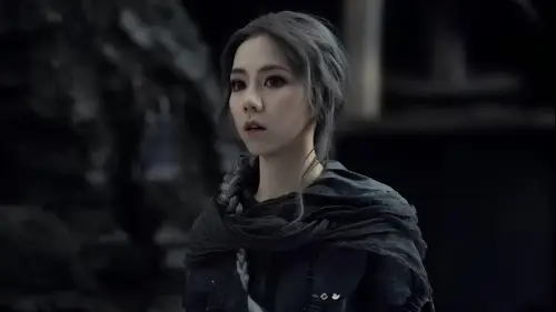 3244x1824 Desktop Wallpaper - 灰发女歌手邓紫棋黑色斗篷造型电脑壁纸