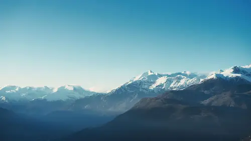 7279x4096 Desktop Wallpaper - 晴空下雪山群峰4K电脑壁纸