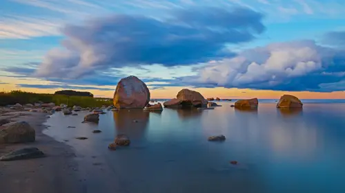 4743x2668 Desktop Wallpaper - 爱沙尼亚波罗的海巨石日落4K电脑壁纸