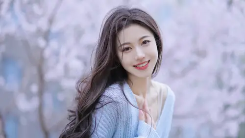 1920x1080 Desktop Wallpaper - 长发美女樱花背景微笑着装电脑壁纸