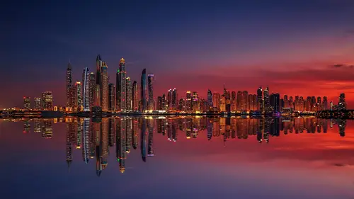 3840x2160 Desktop Wallpaper - 迪拜滨海区天际线黄昏倒影4K电脑壁纸