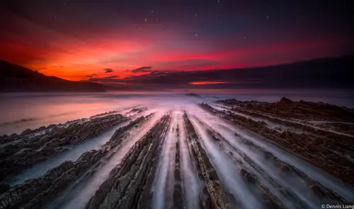 5694x3369 Desktop 自然风景 Wallpaper - 红霞映照下的壮阔海岸礁石