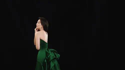 4867x2738 Desktop Wallpaper - 刘亦菲墨绿礼服侧颜写真4K电脑壁纸