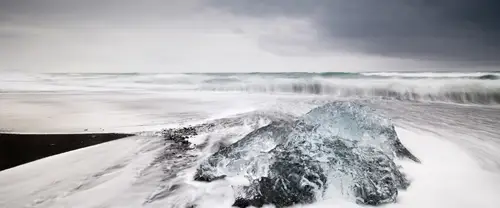 3840x1600 Ultrawide Wallpaper - 冰岛黑沙滩冰块长曝光海浪超宽屏壁纸