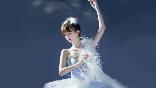 7680x4320 Desktop Wallpaper - 天鹅羽毛芭蕾舞裙少女8K电脑壁纸