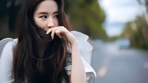 4320x2428 Desktop Wallpaper - 刘亦菲白色礼服手掩唇侧望写真4K电脑壁纸
