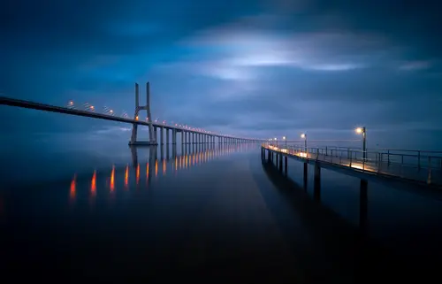 2048x1316 Desktop 城市建筑 Wallpaper - 深蓝静谧长桥夜景