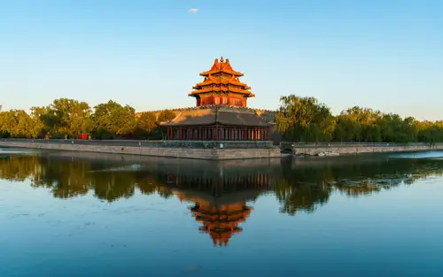 5120x3200 Desktop 城市建筑 Wallpaper - 北京故宫角楼水面倒影4K电脑壁纸