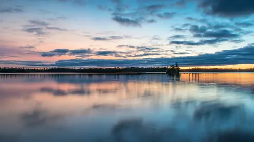 3840x2160 Desktop 自然风景 Wallpaper - 明尼苏达边界水域暮色湖面与林岛云霞倒影