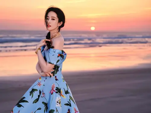 2160x1620 Desktop Wallpaper - 刘亦菲蓝色印花裙海边落日写真电脑壁纸