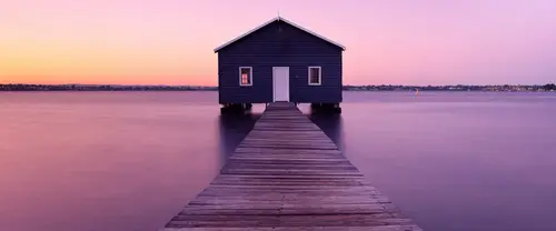 3840x1600 Ultrawide Wallpaper - 粉色日落湖边小屋超宽屏壁纸