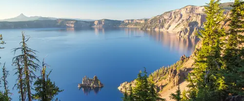 3840x1600 Ultrawide Wallpaper - 火山口湖国家公园群山与湖心岛超宽屏壁纸