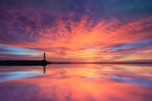 7087x4724 Desktop Wallpaper - 晚霞中的孤独灯塔