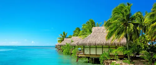 3840x1600 Ultrawide Wallpaper - 热带海岛水上屋与椰林超宽屏壁纸