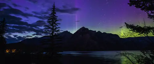 3840x1600 Ultrawide Wallpaper - 极光星空下暗夜山脉与湖泊超宽屏壁纸