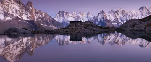 3840x1600 Ultrawide Wallpaper - 雪山湖泊小屋倒影超宽屏壁纸