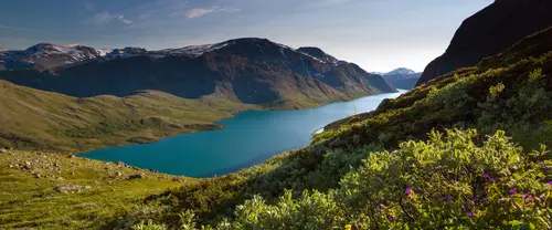 3840x1600 Ultrawide Wallpaper - 群山环抱碧蓝湖泊自然风光超宽屏壁纸