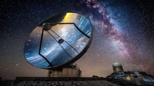 5102x2870 Desktop Wallpaper - 拉西拉天文台望远镜与银河星空4K电脑壁纸