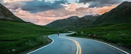 3840x1600 Ultrawide Wallpaper - 群山公路徒步者超宽屏壁纸