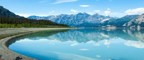 3840x1600 Ultrawide Wallpaper - 雪山映衬的蓝冰湖泊超宽屏壁纸