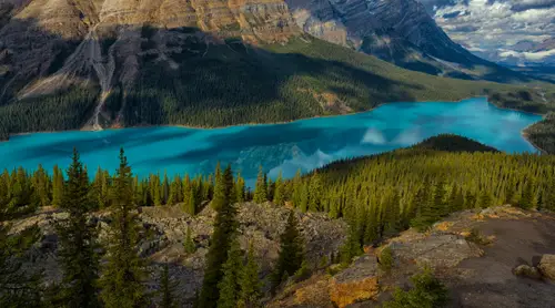 5120x2854 Desktop Wallpaper - 班夫国家公园碧蓝湖泊