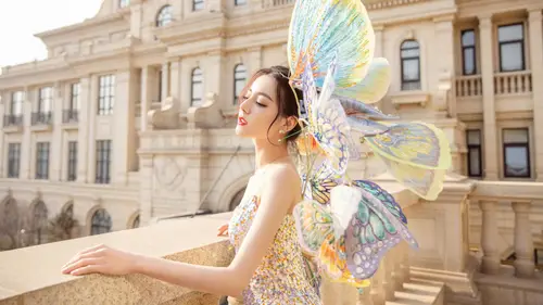 3840x2160 Desktop Wallpaper - Elegant lady with butterfly headpiece portrait