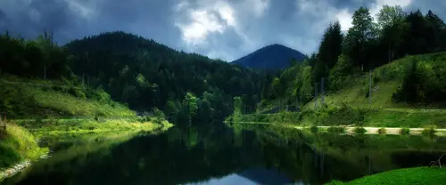 3840x1600 Ultrawide Wallpaper - 阴天森林湖泊倒影超宽屏壁纸