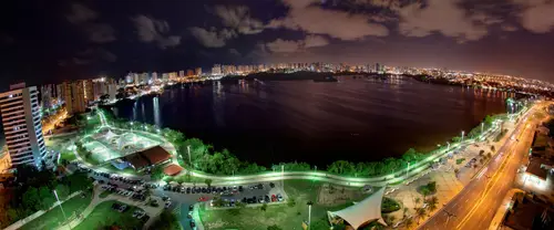 3840x1600 Ultrawide Wallpaper - 湖畔城市夜景全景超宽屏壁纸