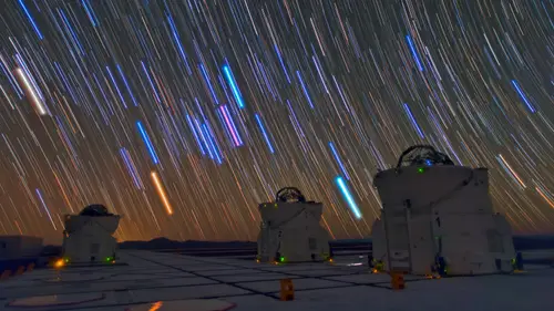 6100x3431 Desktop Wallpaper - 帕拉纳天文台星轨4K电脑壁纸